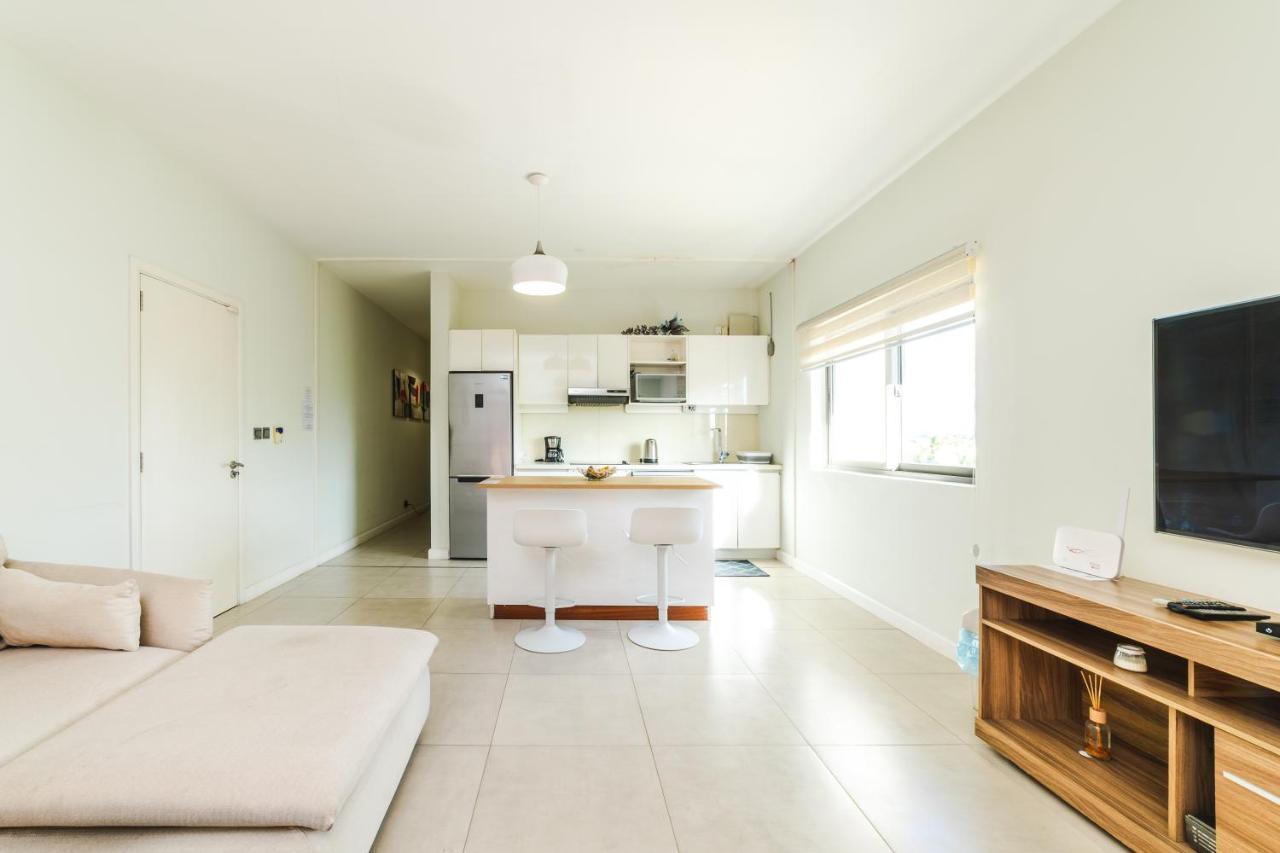 Beachcove Apartment 9 In Pereybere Pereybere Beach Exteriör bild