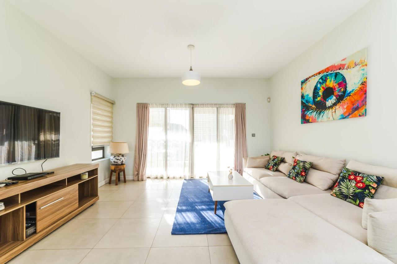 Beachcove Apartment 9 In Pereybere Pereybere Beach Exteriör bild