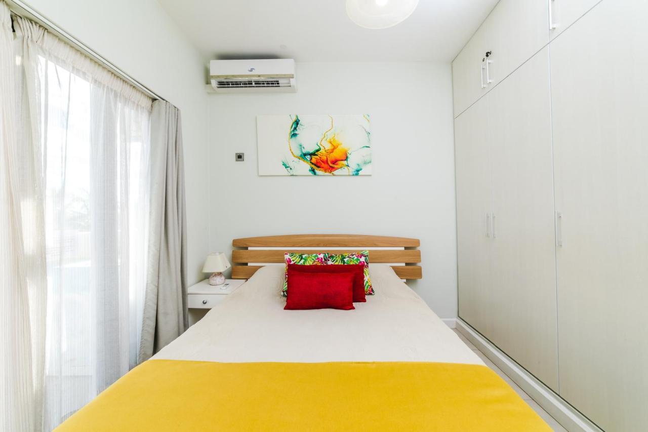 Beachcove Apartment 9 In Pereybere Pereybere Beach Exteriör bild