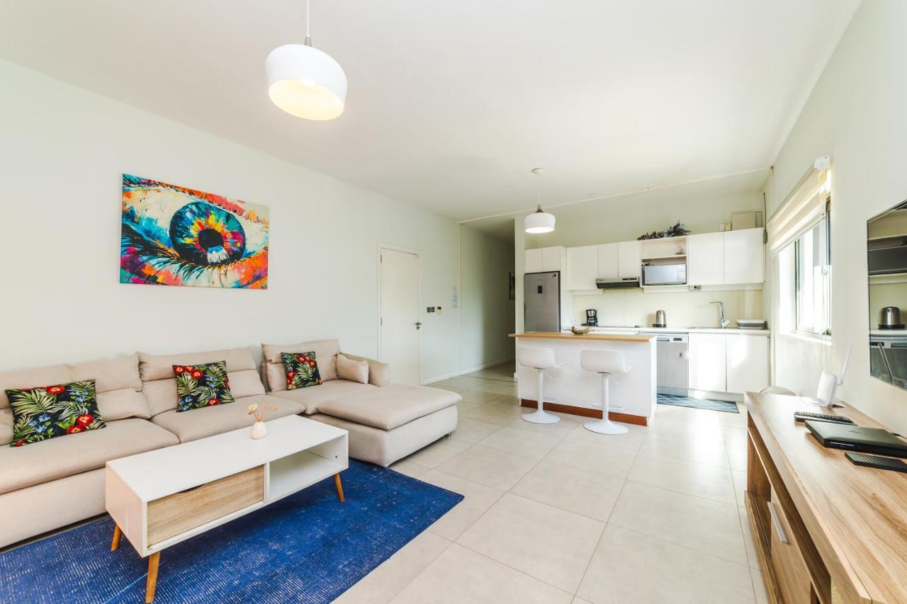 Beachcove Apartment 9 In Pereybere Pereybere Beach Exteriör bild